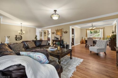 5 Nixon Ct, Paterson, NJ 07506-2803