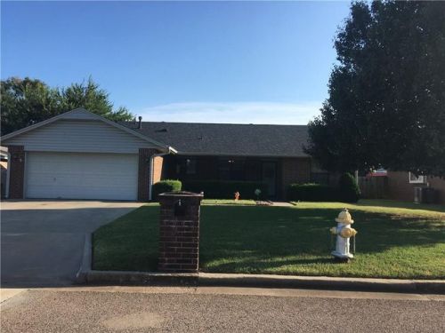 113 Meadows Ln, Shawnee, OK 74804-1207