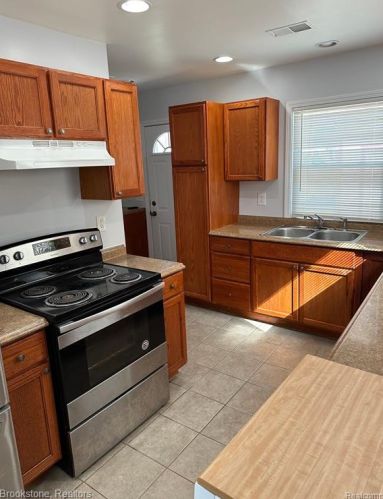 24620 Lehigh St, Dearborn Heights MI  48125-1638 exterior