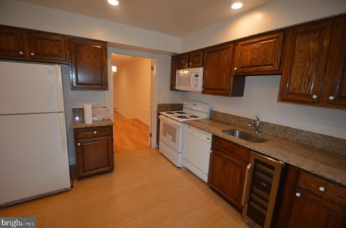 7537 Coddle Harbor Ln, Rockville MD  20854-3263 exterior