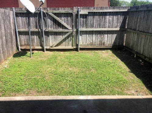 616 Rogers Rd, Irving TX  75061-7246 exterior