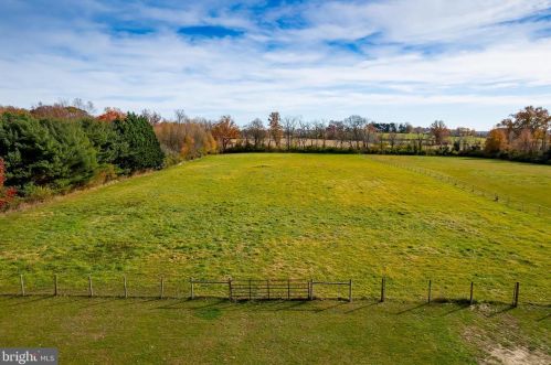 262 Lk Rd, Pilesgrove NJ 08098-3008 exterior