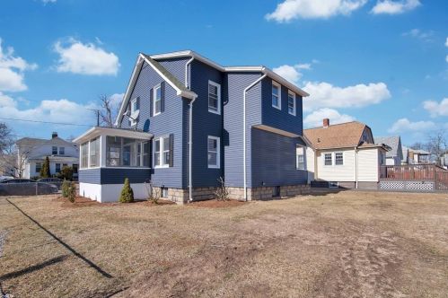 91 Wilber St, Springfield, MA 01104-2527