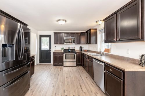 24 Amy Way, Concord NH  03303-1045 exterior