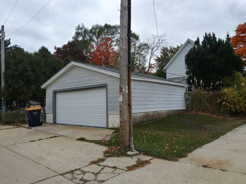 2418 92, Milwaukee WI 53228-1611 exterior