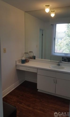 61 Princess Dr, New Brunswick NJ  08902-4104 exterior