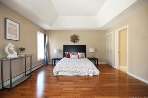 60 Berrios Hl Rd, Windsor CT 06095-1000 exterior