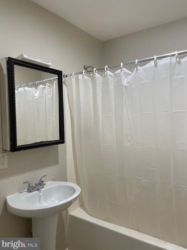 831 4 St, Camden NJ 08102-2634 exterior