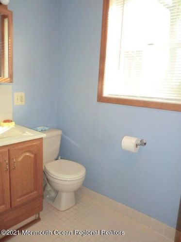 38 Locust Ter, Middletown NJ 07748-1404 exterior