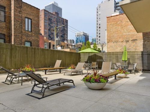 71 Division St, Chicago IL  60610-2220 exterior