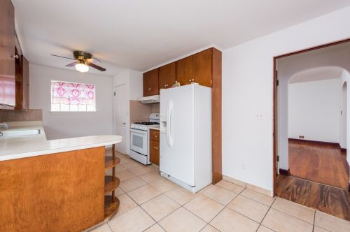 37 Lewis Ave, Waukegan IL 60087-4739 exterior