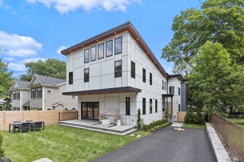 72 Circuit Ave, Newton MA 02461-1603 exterior