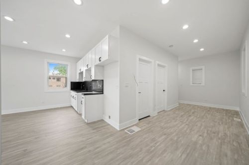 323 Homan Ave, Chicago IL 60655-3509 exterior