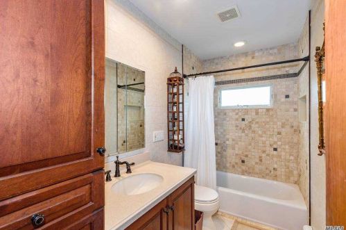 2 Crabapple Ln, Commack NY 11725-2404 exterior