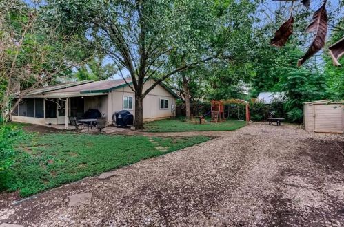 7717 Croftwood Dr, Austin TX 78749-3208 exterior