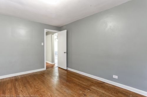 8122 Kingston Ave, Chicago IL 60617-1231 exterior