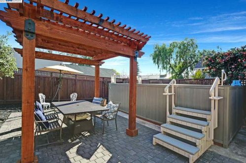 1460 Bancroft Way, Berkeley CA 94703-1759 exterior