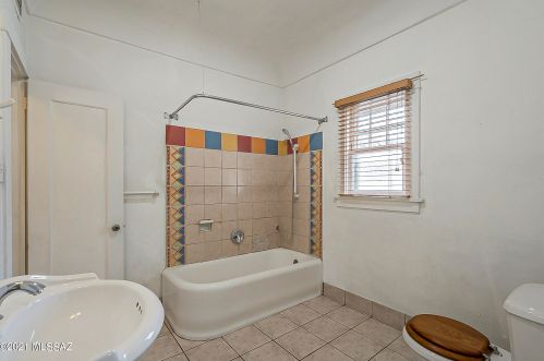 1338 Grant Rd, Tucson AZ 85712-2307 exterior