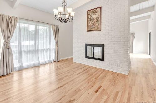 102 Ledgebrook Dr, Norwalk CT 06854-1015 exterior