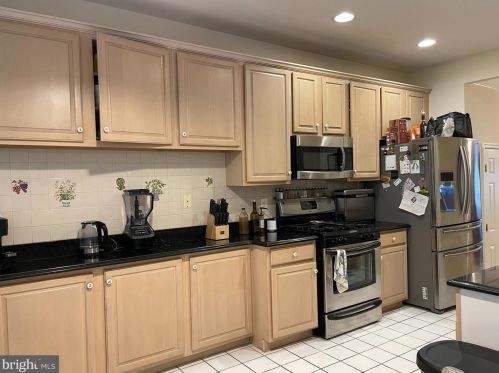 6119 Manchester Park Cir, Alexandria VA  22310-4952 exterior