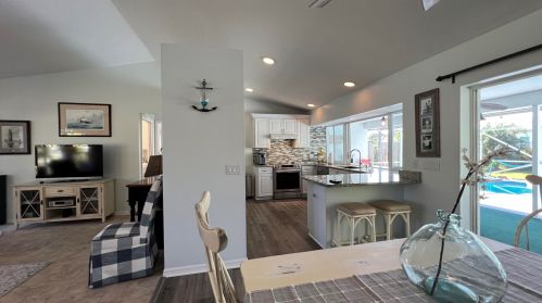 1911 Gaskins Cir, Fort Pierce FL  34952-6640 exterior