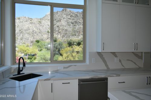 1825 Cinnabar Ave, Phoenix AZ  85020-1916 exterior