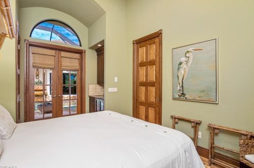 9054 Shenendoah Cir, Naples FL 34113-1663 exterior