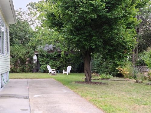 23 Sharon St, Providence, RI 02908-4218