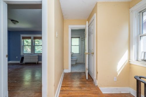 5735 Pocusset St, Pittsburgh PA 15217-2218 exterior