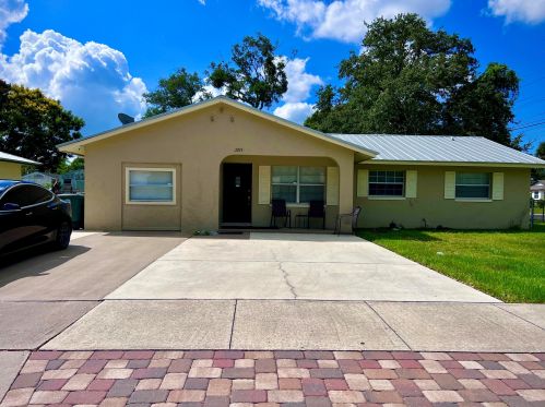 3215 Hibiscus Ave, Fort Pierce, FL 34947-7240