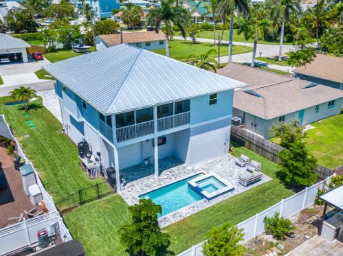 132 Jamaica Dr, Naples FL exterior