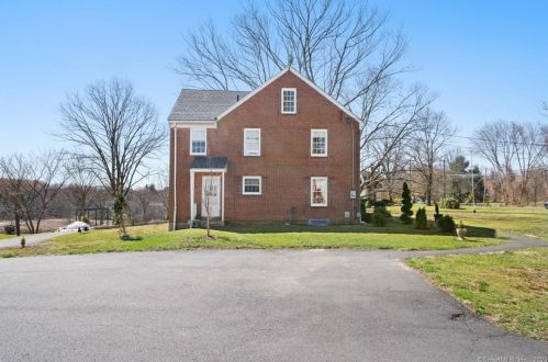 616 Poquonock Ave, Windsor CT  06095-2204 exterior