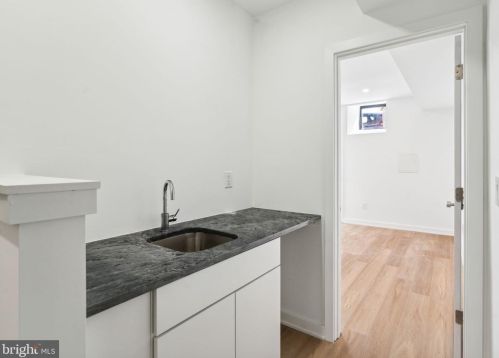 761 Cleveland St, Philadelphia PA 19146-2909 exterior