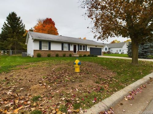 727 Lamoreaux Dr, Lake Nepessing, MI 48446-1746