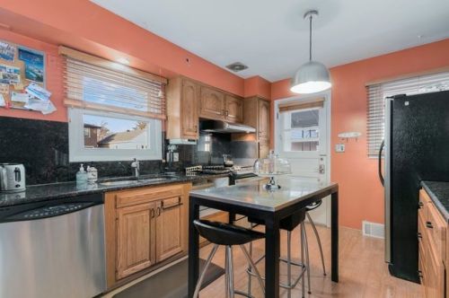 3935 Greenleaf Ave, Chicago IL 60626-2882 exterior