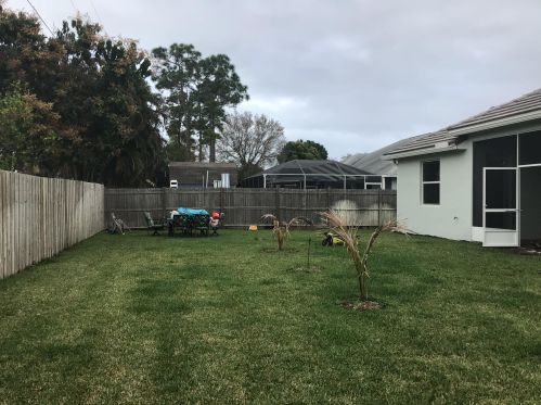 898 Curtis St, Fort Pierce FL 34983-1935 exterior