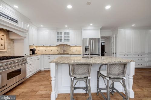 8701 Belmart Rd, Rockville MD  20854-1610 exterior