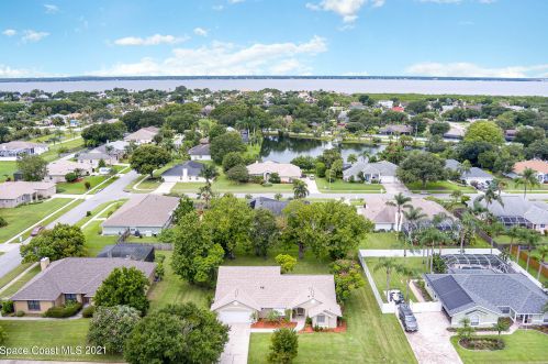 285 Northgrove Dr, Merritt Island FL 32953-7959 exterior