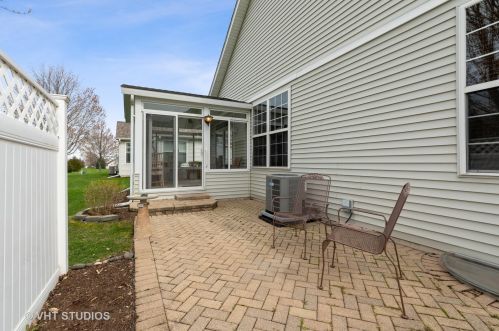 1706 Devonshire Ln, Joliet IL 60404-8177 exterior