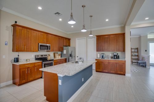 650 Mccullough Ave, Fort Pierce FL 34953-3918 exterior