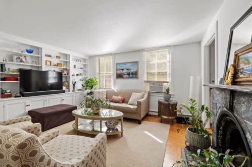 2 Cushing St, Providence RI 02906-2228 exterior