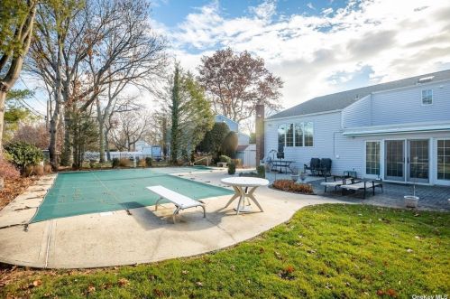 29 Wesleyan Rd, Commack NY 11725-2519 exterior