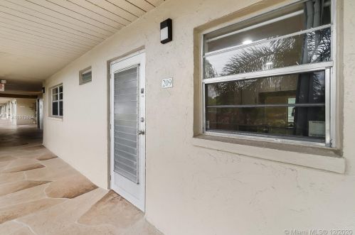 330 26th Ave, Boynton Beach FL 33435-2023 exterior