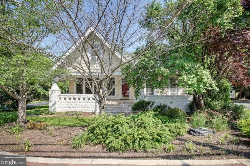 1542 Chain Bridge Rd, Mc Lean VA  22101-3502 exterior