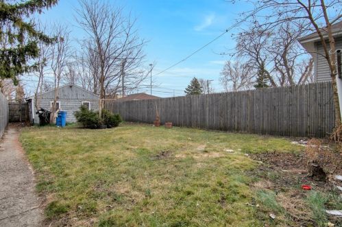 7609 Perry Ave, Chicago IL 60628-6827 exterior