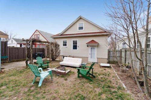 73 Gray St, Providence RI 02904-4702 exterior