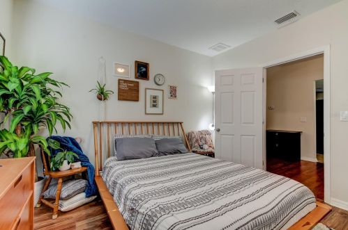 208 Broad St, Tampa FL  33604-4004 exterior