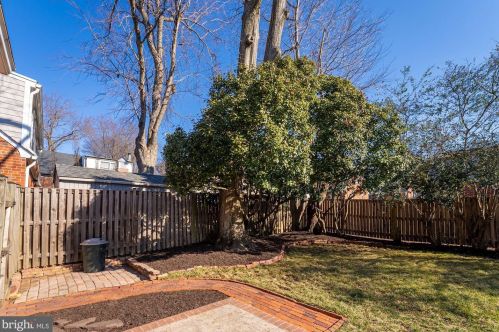 151 Moncure Dr, Alexandria VA 22314-4946 exterior