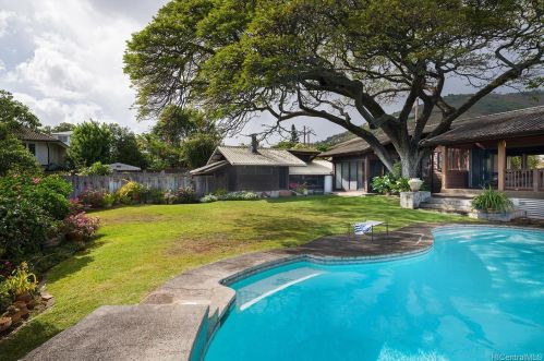 2115 Haena Dr, Honolulu, HI 96822-2142