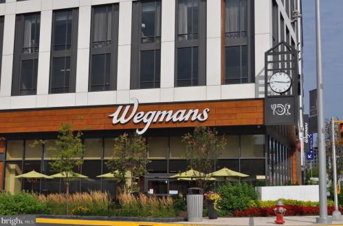 1480 Evans Farm Dr, Mc Lean VA  22101-5652 exterior